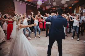 Regarde des vidéos courtes sur #flashmob sur tiktok. Flashmob Auf Der Hochzeit Lieder Ideen Tipps