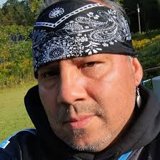 Can one share an altar with multiple deities?