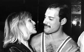 04.11.2021 · zähne archiv spezial alles für die gesundheit präsentiert von helios kliniken. Freddie Mercury Das Tat Mary Austin Mit Der Asche Des Queen Sangers
