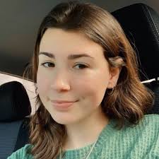 I'm proud to share I applied for graduation over the weekend! I will be  graduating this December with my B.A. in journalism and a minor in Spanish.  This semester, I've been working