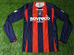 A difendere la porta ci saranno sebastiano luperto, in prestito dal napoli. Crotone Home Maglia Di Calcio 2011 2012