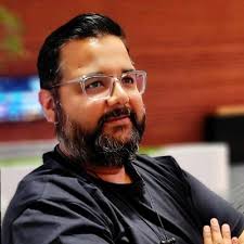 Amitabh Bachchan once said: "At the peak of my career, I was traveling