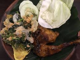 Gurame kami goreng lalu kami masak dengan bumbu lombok hijau dan tomat hijau yang merasuk. Lombok Idjo Gubeng Surabaya Lengkap Menu Terbaru Jam Buka No Telepon Alamat Dengan Peta