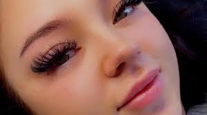 Carolyn Lash's Instagram, Twitter & Facebook