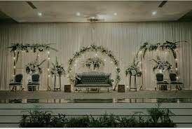 Beberapa pilihan konsep dekorasi yang dibutuhkan akan menggunakan tambahan furniture yang memiliki fungsional tertentu. Dekor Minimalis Klaten Pusat Wedding Organizer Yogyakarta