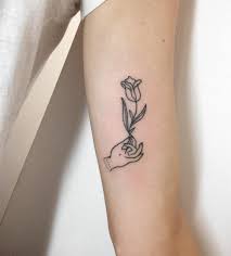 Tattoos für frauen können süß, girlie, sexy, exotisch und erotisch sein. 1001 Ideen Und Modelle Fur Schone Kleine Tattoos