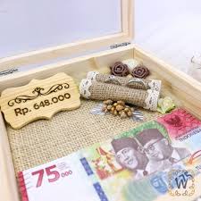 Beli kotak uang online berkualitas dengan harga murah terbaru 2021 di tokopedia! Kotak Hantaran Seserahan Akrilik Papan Kayu Tempat Uang Dan Cincin Kotak Rustic Akad Pernikahan Adat Shopee Indonesia