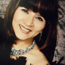 Stephanie Rumph's Instagram, Twitter & Facebook