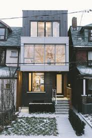 Here S A New Take On The Typical Toronto House Toronto Houses Modern Townhouse City House