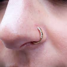 Vente en ligne de bijoux de piercing en or 18 carats (or jaune ou or vous désirez personnaliser ce bijou avec un diamant véritable, un rubis ou toute autre pierre. Atlantis Bijouterie Piercing A Lyon Prenez Rdv Avec Un Specialiste