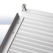 Selbstverständlich ist jeder rollstuhl auffahrrampe direkt auf amazon zu haben und kann sofort geliefert werden. Alu Auffahrrampe Rampe Ar300 Klappbar Tragegriff Stabilo Mehr Als Nur Baumarkt