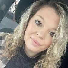 Rebekah Burr's Instagram, Twitter & Facebook