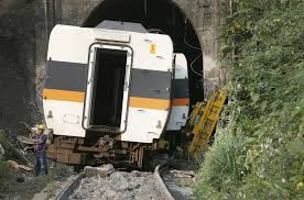 At least 34 people have died in a tragic accident as a train carrying around 350 passengers derailed inside a tunnel in taiwan. Lebks3jux3t5mm