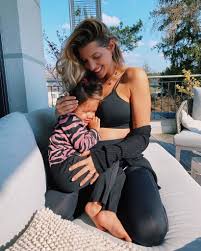 Dein erster atemzug hat unsere familie komplett gemacht welcome to our family kyla harrison#teamharrison #babygirl. Planen Sarah Und Dominic Harrison Noch Ein Drittes Kind Promiflash De