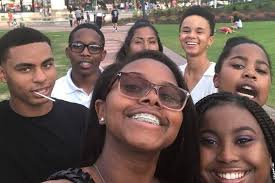 Caccia al tesoro della città di San Antonio di Zombie Scavengers (2025)