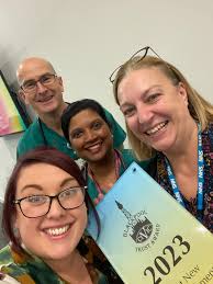 Laura Lowther (@LauraLowther6)