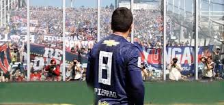 ¿debe ser sancionado gonzalo jara por golpear al hincha que se metió? Confirmado Este Es El Largo Listado De Jugadores Que Se Van De La U Por Pesimo Rendimiento El Periscopio Noticias