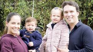 Laura Acuña recibió aterrador mensaje mientras paseaba con sus hijos:  “Busque refugio” - Infobae