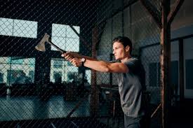 How to throw an axe like a pro. The Rookie S Guide To The Ultimate Axe Throwing Experience Urban Axe Throwing