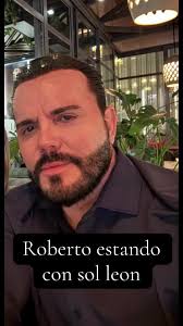 Pareja De Roberto Leon