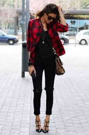 Black And Red Checkered Shirt What S Trending Winter Fashion Outfits Checked Shirt Outfit Women Red Checked Shirt