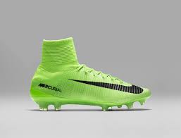 De bonnes chaussures de foot sont nécessaires pour la pratique de votre sport favori. Toutes Les Chaussures De Foot De Cristiano Ronaldo Cr7