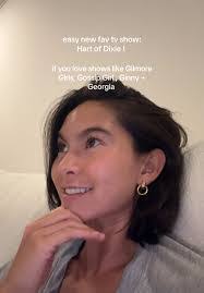 Dixie Dawson's Instagram, Twitter & Facebook