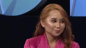 Semenjak lagu tersebut viral upiak berkesempatan diundang langsung oleh beberapa stasiun televisi di malaysia dan thailand. Lewat Lagu Tak Tun Tuang Penyanyi Asal Padang Ini Justru Berjaya Di Malaysia Hingga Korea Tribun Jogja