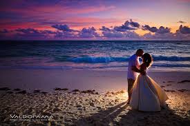 Pin By Steph Jones Photography On Wedding Stuff Beach Wedding Pics Sunset Beach Weddings Beach Wedding Photography