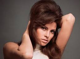 Raquel Welch oggi chi è l'attrice rimasta uguale in 50 anni