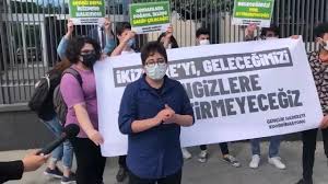 Cengiz holding'den yapılan açıklamada, söz konusu 'post' ve haberlerin doğru olmadığı belirtildi. Ikizdere Icin Cengiz Holding Binasi Onunde Basin Aciklamasi Yapan 13 Kisi Gozaltina Alindi