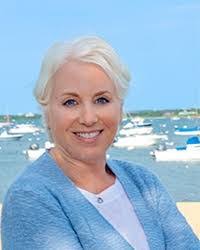 Lisa Winn's Instagram, Twitter & Facebook