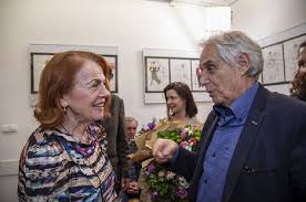 Žije tu svým neměnným rytmem celá řada typicky českých postav a postaviček i prototypových rodin. Josef Laufer Galerie Z Filmu Csfd Cz