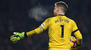 Thomas david heaton is an english professional footballer who plays as a goalkeeper for premier league club manchester united and the englan. Football Manchester United Re Sign An Academy Goalkeeper Tom Heaton Sports News Wionews Com