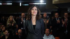 Ayuso: “Nunca pretendí que me regalaran un título ni tuve un familiar que  me enchufara”