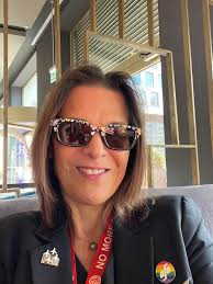 Life looks brighter with tinted lenses that keep up with what you love to  do. 🎨😎 #ExecutiveOptical #EOLoveYourEyes #TintedLenses