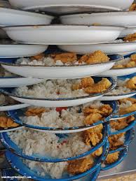 Ni kalau min makan memang kenyang sampai esok! Mengintip Uniknya Suasana Makan Para Santri Pondok Pesantren Al Fithrah Anggraeni Septi