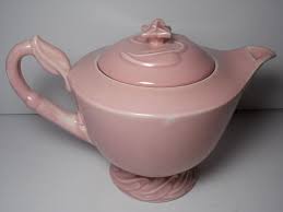 Black And White Teapot On Kardashians Rare Vintage 1942 Vernon Kilns Native California Pottery Pink Tea Pot With Lid Tea Pots California Pottery Tea Pots Vintage