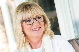 Ashley Lunn's Instagram, Twitter & Facebook