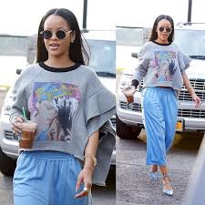Rihanna S Casual Street Style While Out In New York Style Fashion Rihanna Style Casual Rihanna Street Style Rihanna Style