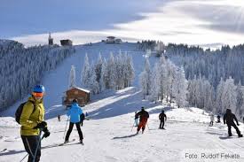 Hotelurile noastre din poiana brasov sunt locul ideal pentru o vacanta la munte indiferent de sezon Partiile Din Poiana Brasov RÄman Deschise Pentru Schi DeÈi Sezonul Ar Fi Trebuit SÄ Se Incheie DuminicÄ Portal Mytex Ètiri BraÈov