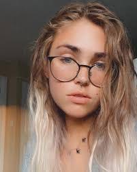 Sarah Leek's Instagram, Twitter & Facebook