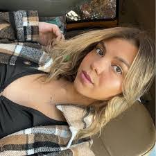 Nina Vandyke's Instagram, Twitter & Facebook