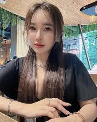 Violet Tran's Instagram, Twitter & Facebook