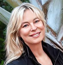 Michelle Bennington's Instagram, Twitter & Facebook