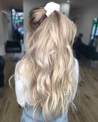 Hottes Hair On Instagram Zoe Wearing A White Linen Scrunchie From Barefootwanderer Hotteshair Lakmecolour Olaplex Behindthechair Mo Blonde Hair Looks Hair Styles Hair Looks
