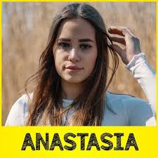 Lea Hamm's Instagram, Twitter & Facebook