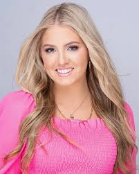 Meet our incredible national anthem singer, Elizabeth Burris!🎤🎶 Elizabeth  Burris is an LSU junior (Pre-Vet/Music), a Dean's List recipient and Ogden  Honors College student. She's a national anthem singer for LSU Sports