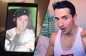 Votre signe astrologique vous dit quel est le cadeau parfait pour votre. Squeezie Copine 2019 Lila Squeezie Le Celebre Youtubeur A 21 Ans 5 Choses A Savoir Sur Lui