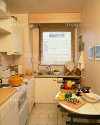 パリのアパルトマン キッチン 野菜 の画像素材 70000949 写真素材 イメージナビ パリのアパルトマン キッチン 野菜 小さな キッチン 小さなキッチンのレイアウト キッチン